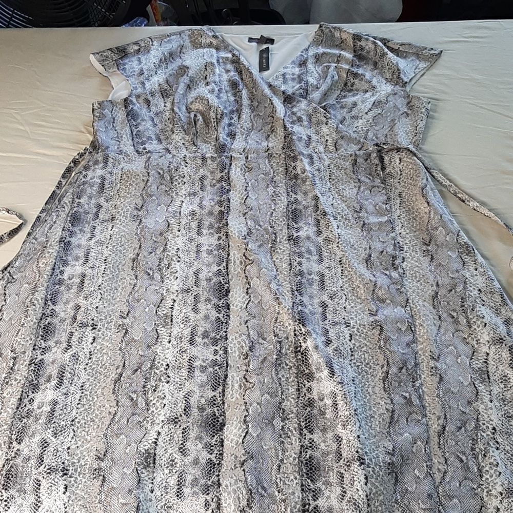 NWT The Limited Python Wrap Dress - Picture 13 of 16